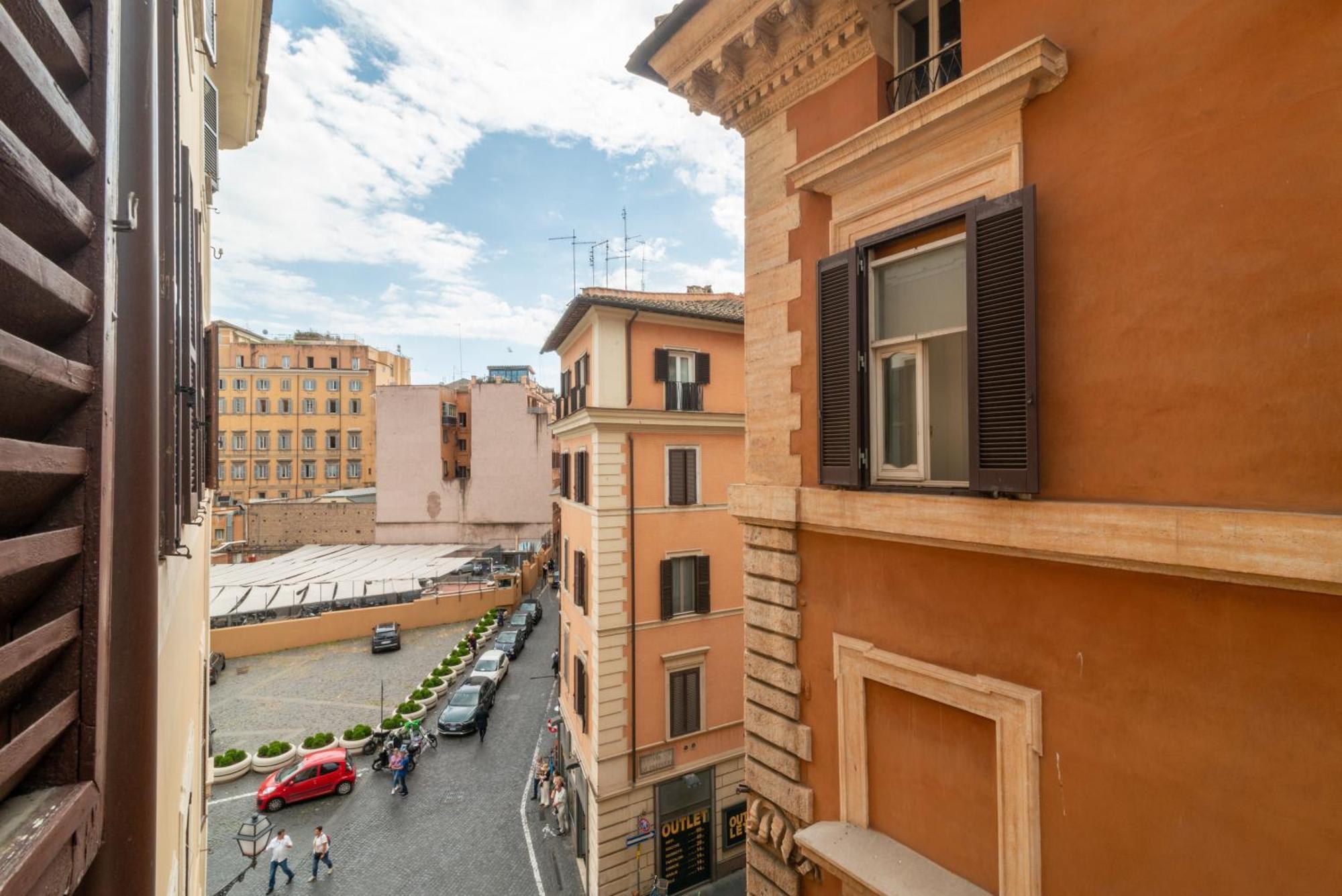 Casa Parlamento, Al Centro Di Rome